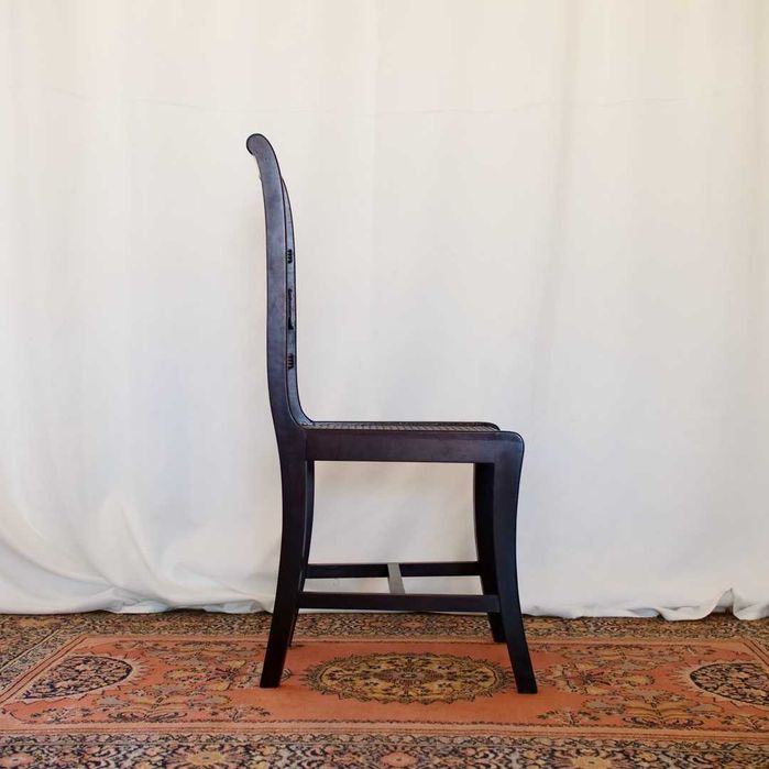 Quatro cadeiras de estilo inglês com assentos em palhinha