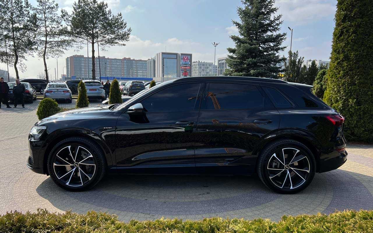 Audi e-tron 2020 року