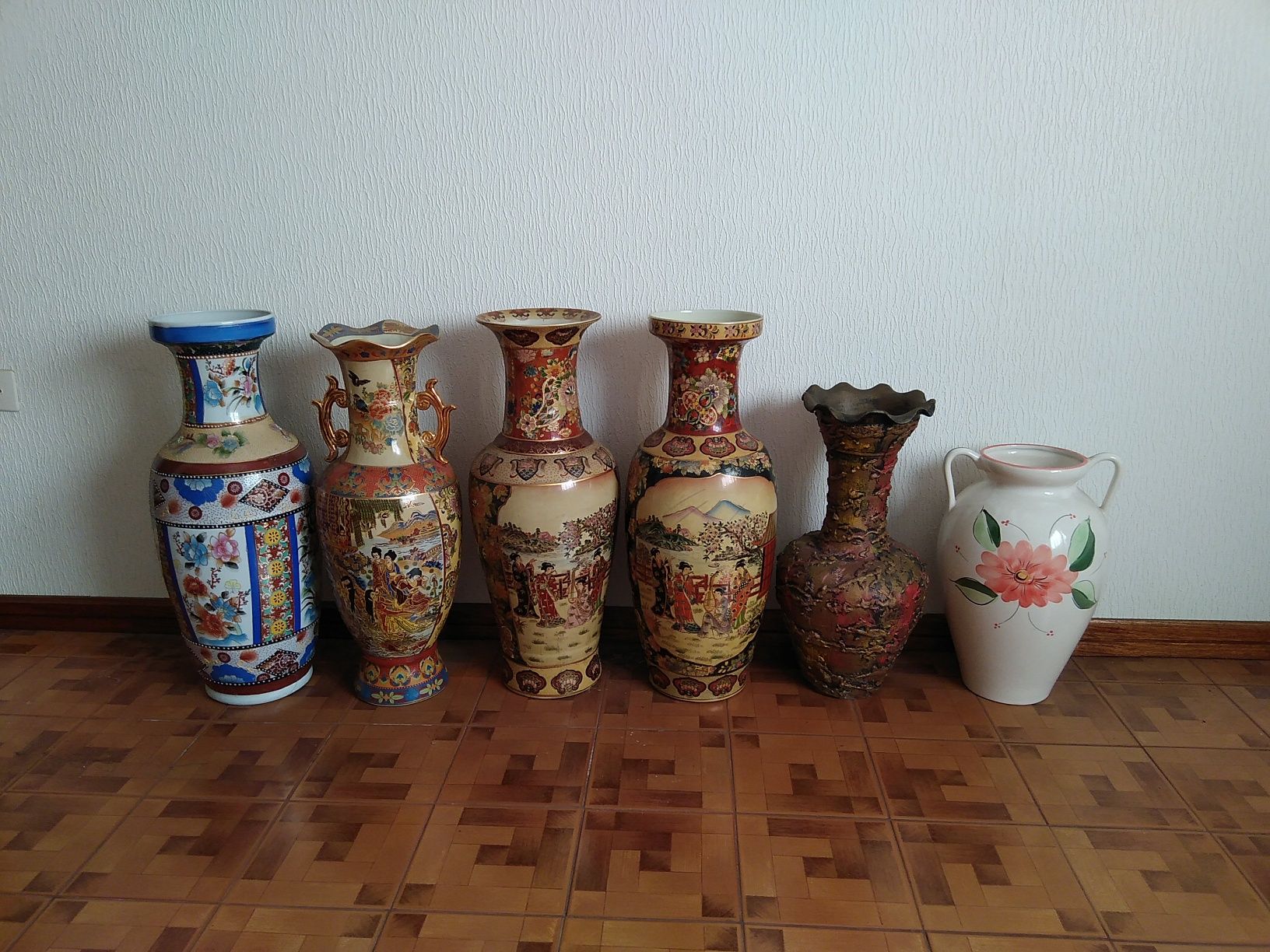 Vários modelos de jarrões vintage decorativos