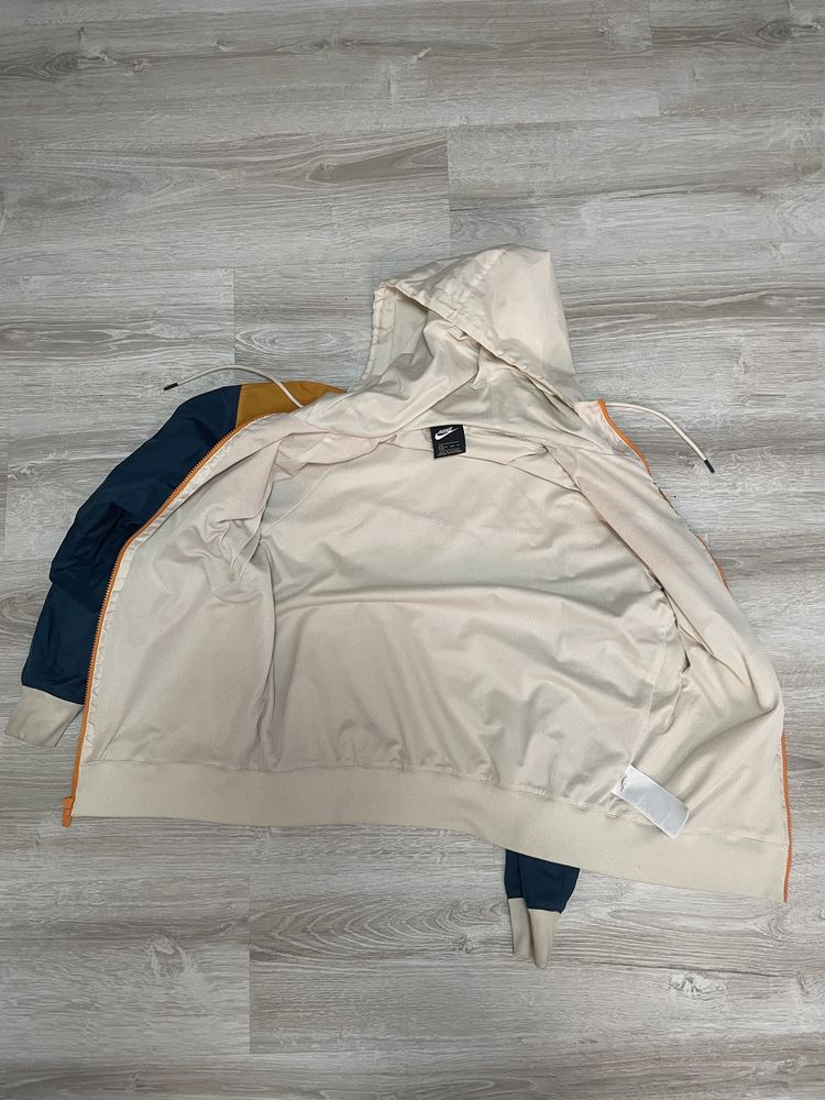 Вітровка Nike Xs