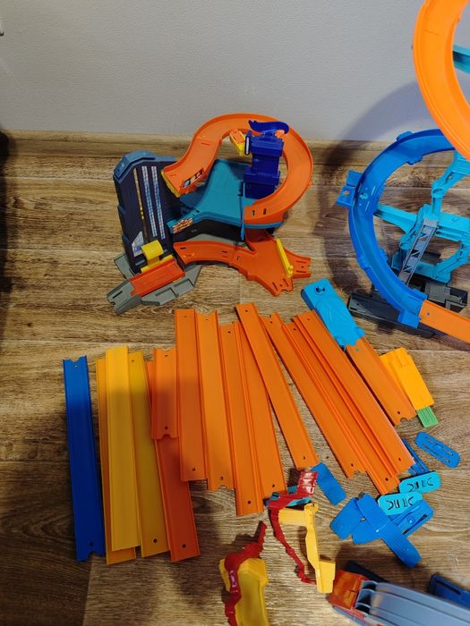 Великий набір трас Hot wheels Хотвілс