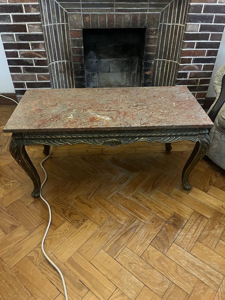 Mesa de centro de sala estar em mármore antiga e pes em ferro