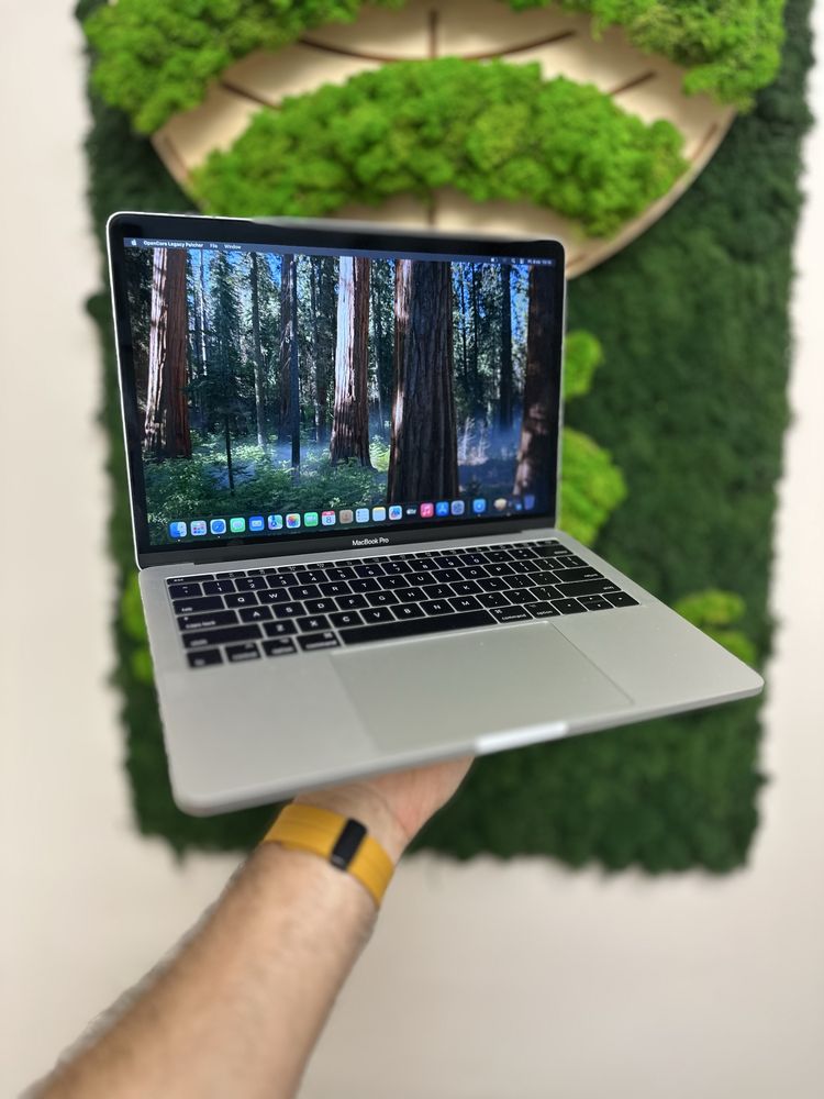 Szybki Macbook Pro i5 8GB/128GB macOS 15.6 Iphone