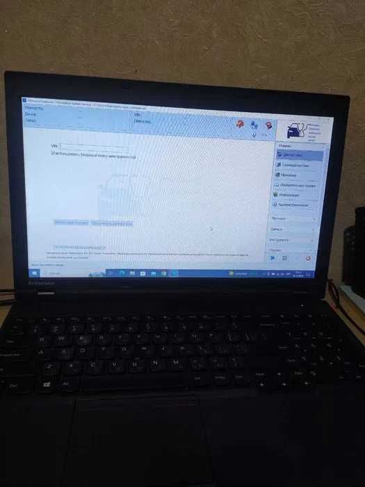 Ноутбук з програмами для діагностики авто