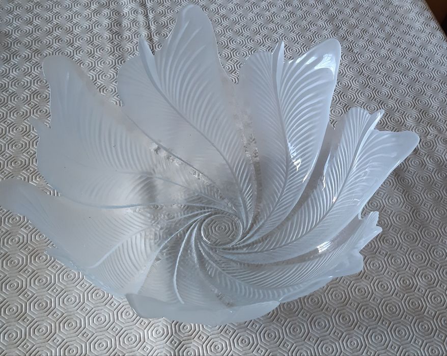 Fruteiras em vidro e louca