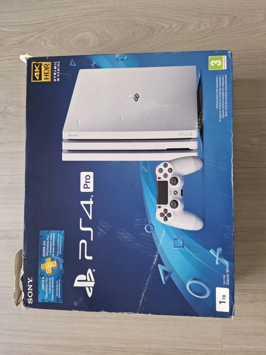 Playstation 4 Pro branca em bom estado