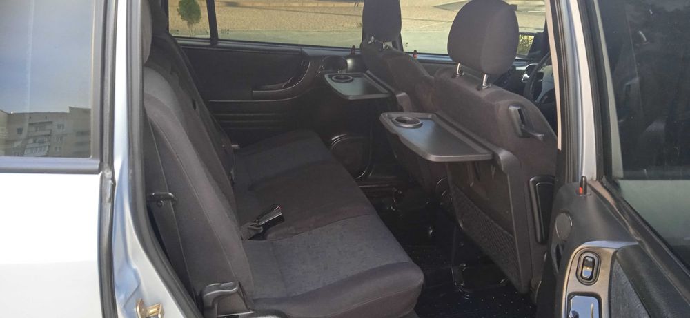 Мінівен Opel Zafira 2.00 л дизель 7 місць,