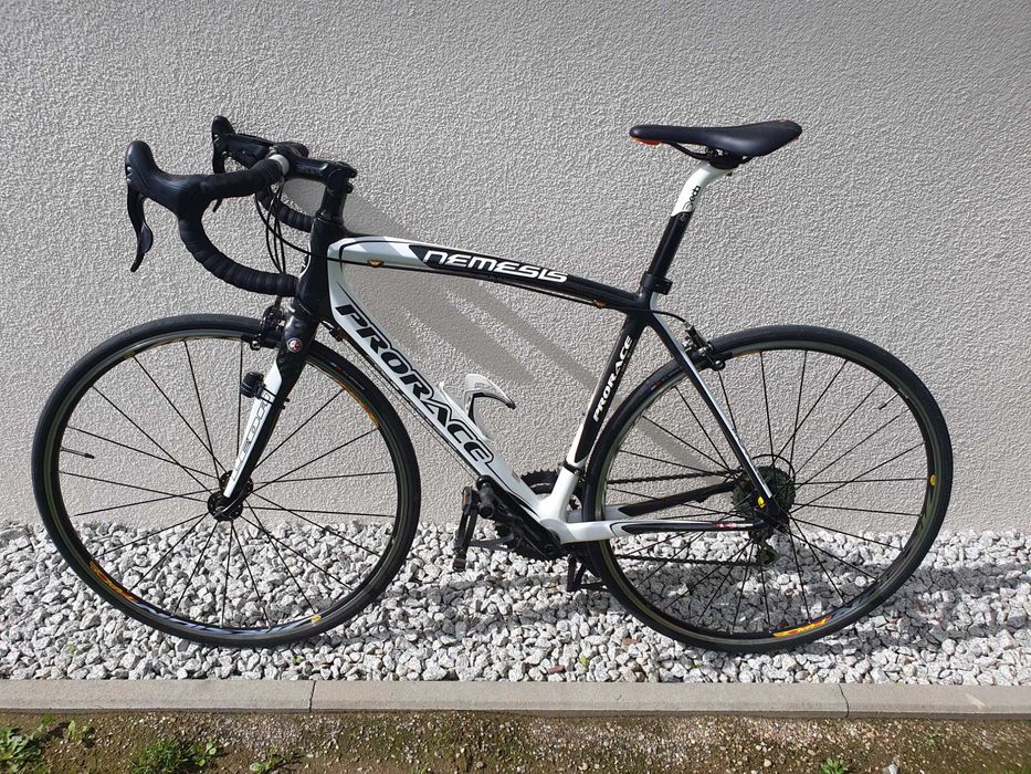 Rower szosowy Prorace Nemesis. Full carbon. Osprzet Campagnolo Veloce.