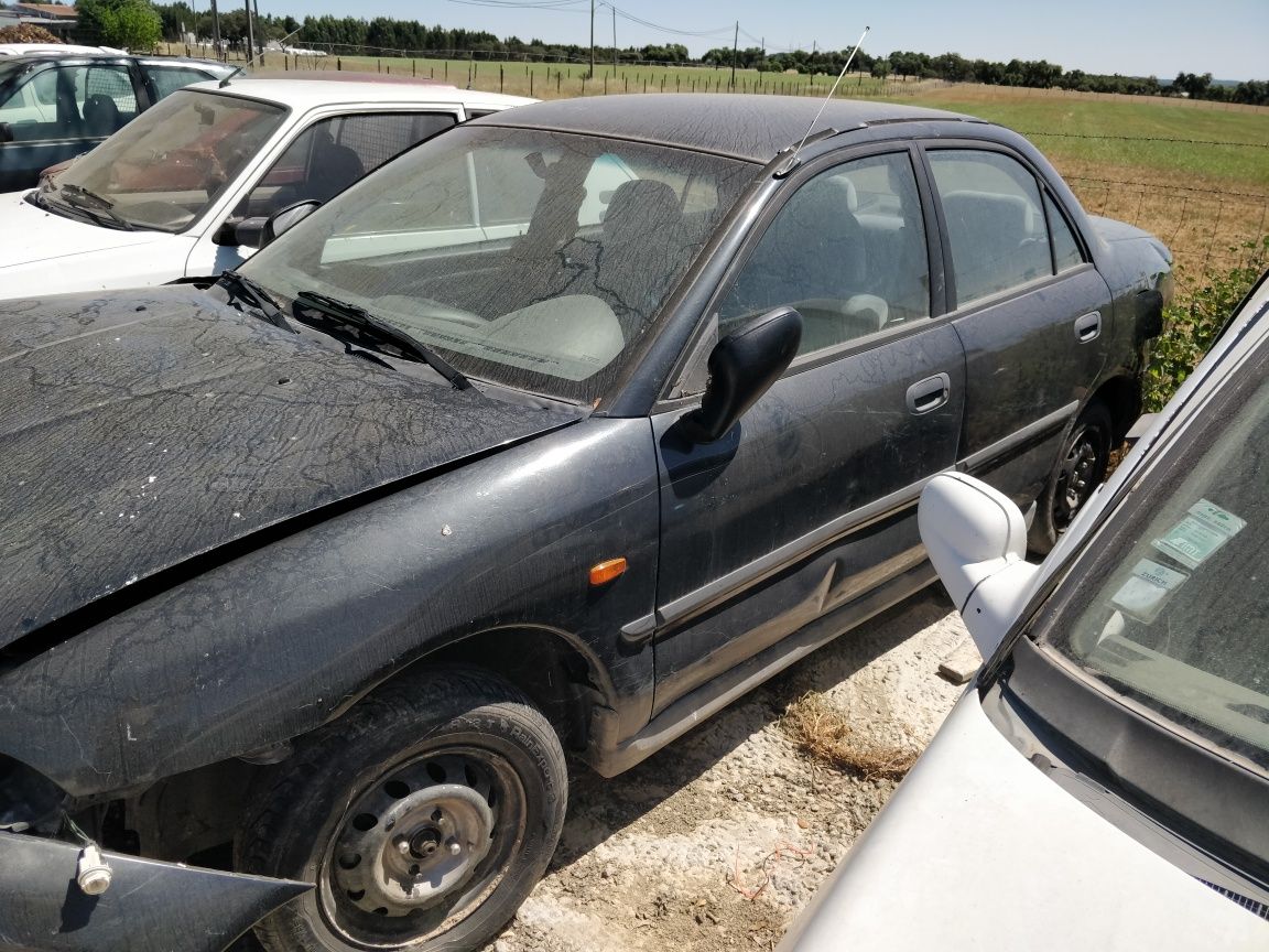 Faróis traseiros incompletos Mitsubishi Carisma Sedan