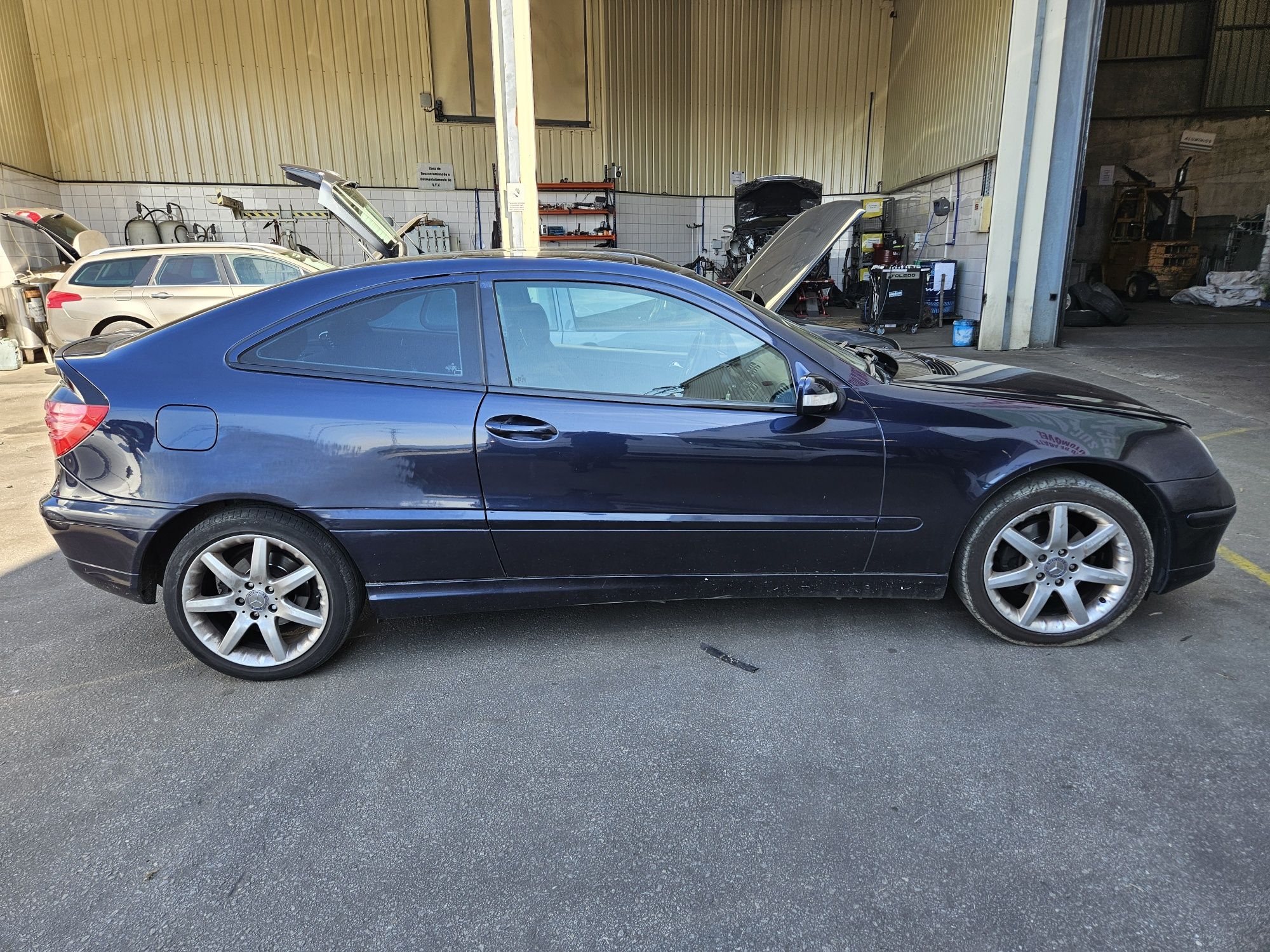Mercedes-Benz Sport Coupé 2.0 Kompressor de 2002 para peças