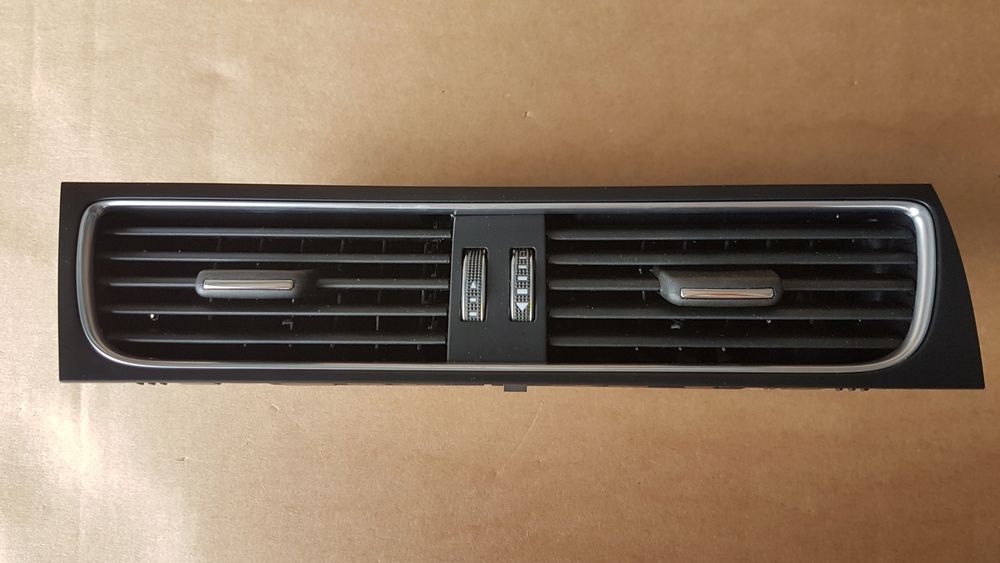 środkowa kratka nawiewu audi a5 8t 8t1820951e