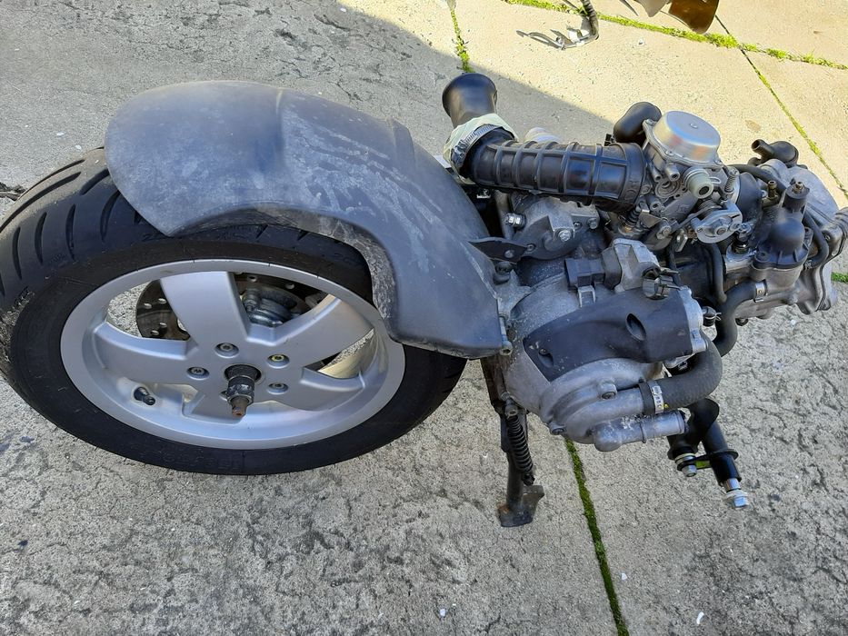 Motor com componentes vespa 125 gts