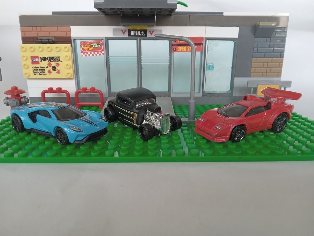 Машинки HotWheels