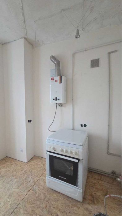 Продам 2 комнатна с СТАЛИНКУ с автономкой, центр, alm