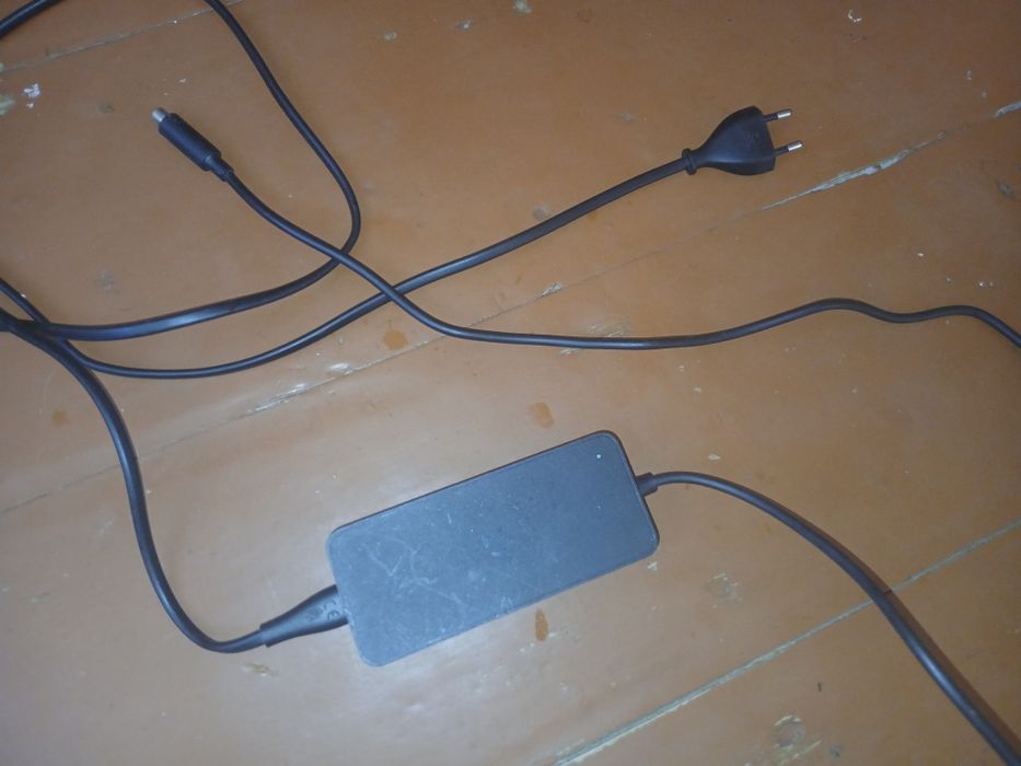 Продам Електросамокат Xiaomi Mi Electric Scooter Essential Black