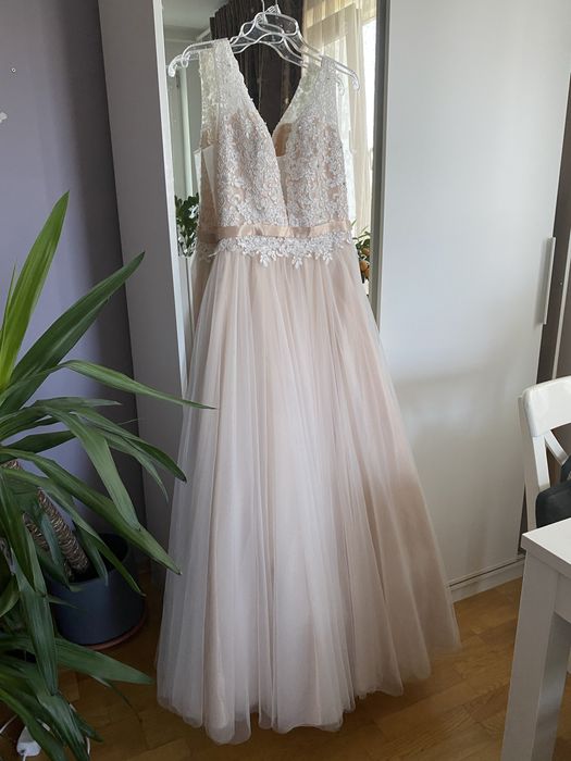 Suknia ślubna z koronki i tiulu, rozmiar 38