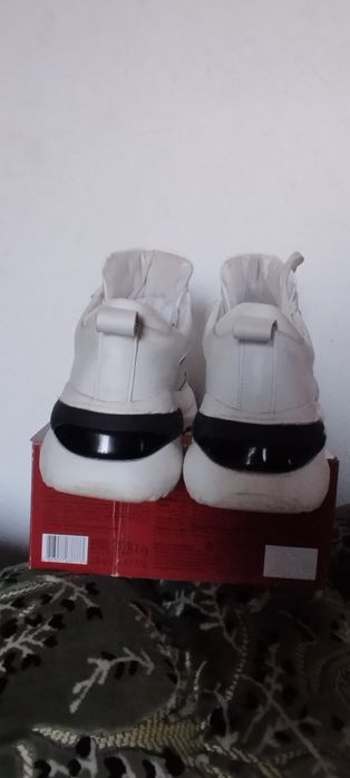 Женские кожаные кроссовки р.38