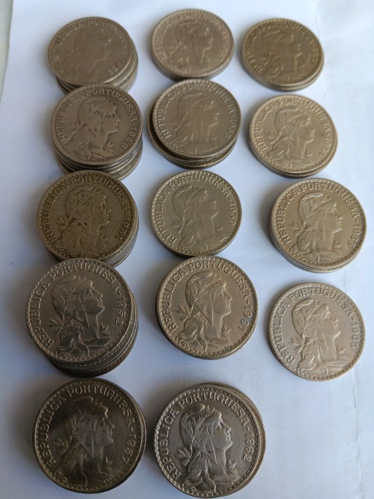 Lote com 47 moedas de 1 escudo alpaca, mbc