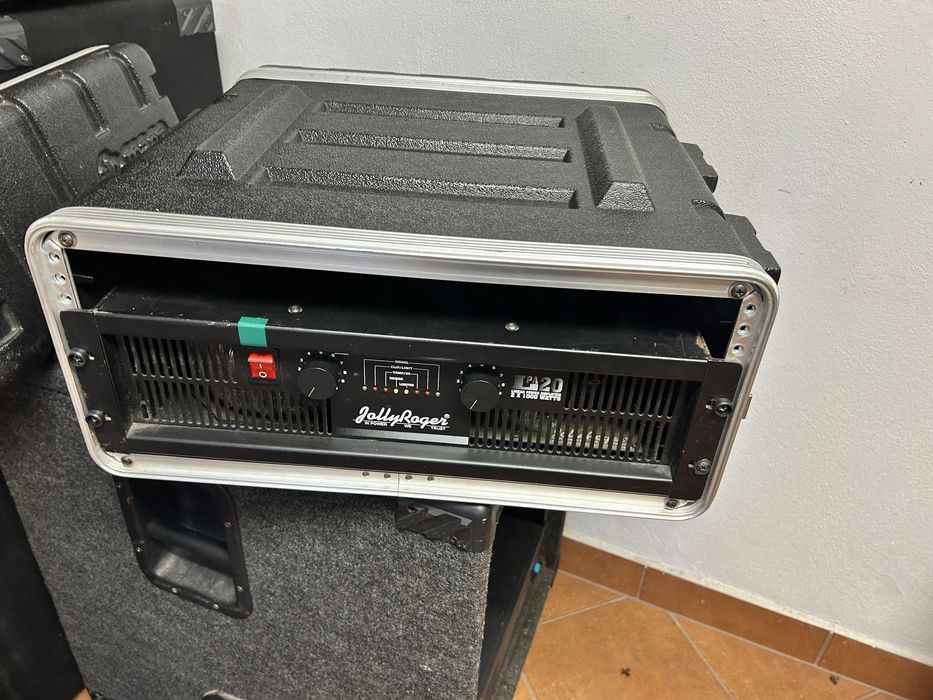 Końcówka mocy Jolly Roger PA20 2x1000W z obudową rack