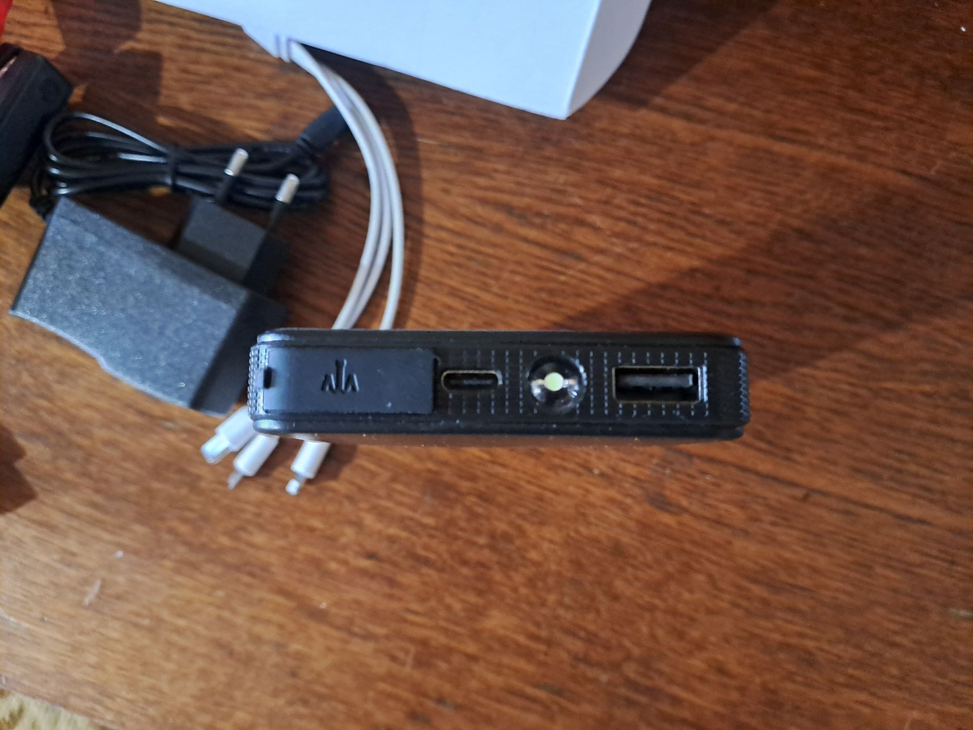 Пусковое устройство для АКБ Car Jump Starter