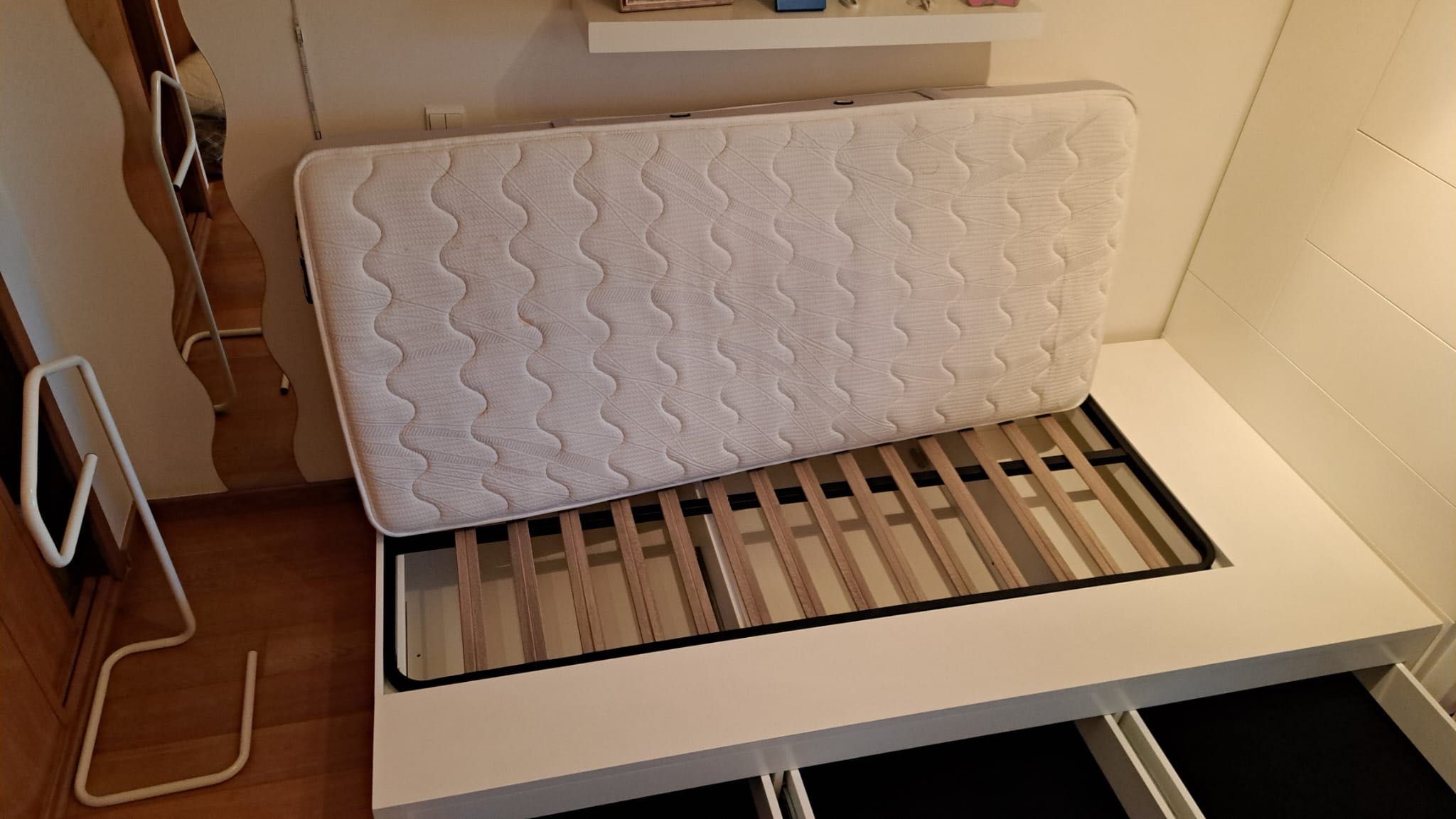 Cama solteiro com três gavetões e colchão - interdesign