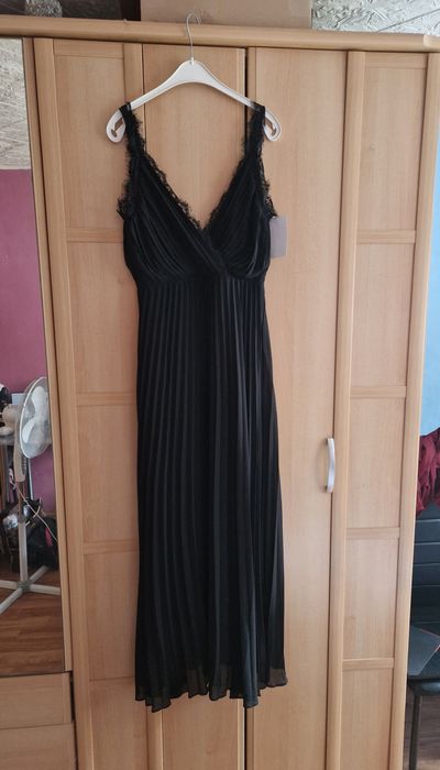 Plisowana czarna sukienka