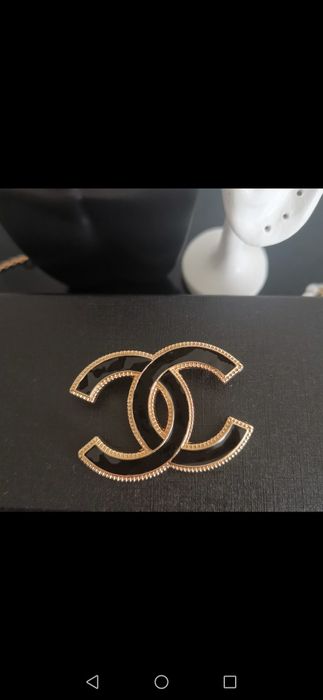 Broszka złoty kolor czarna cc hit mega cena