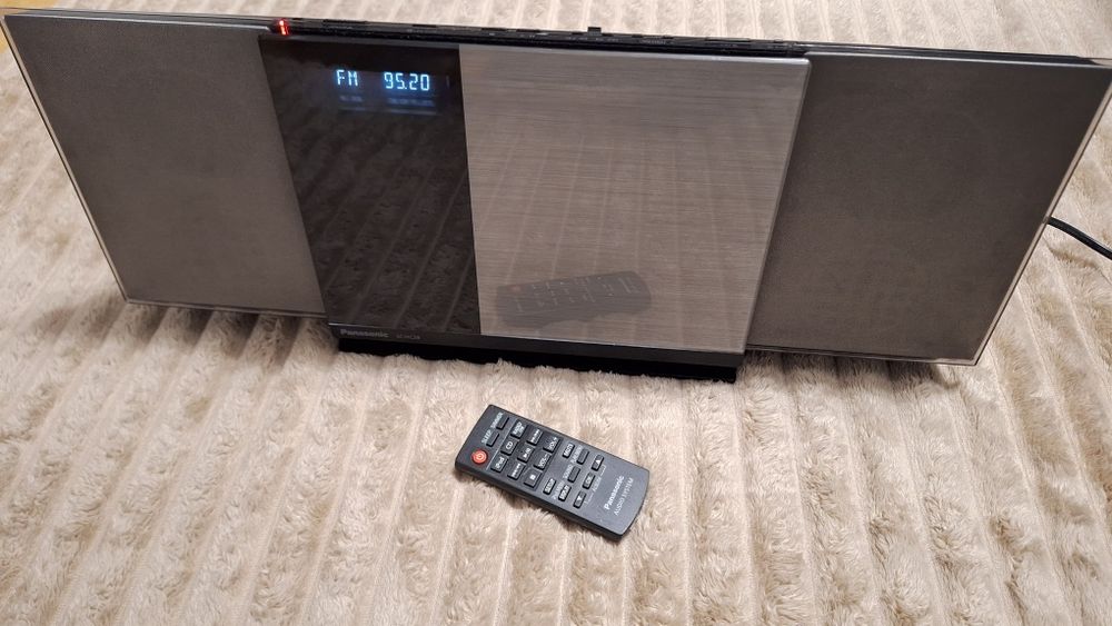 Panasonic SC-HC38 Zestaw Audio USB , IPod , Radio FM , BLUETOOTH Pilot