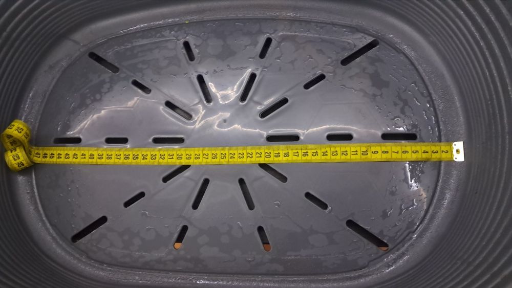 Продам пластиковый лежак Ferplast