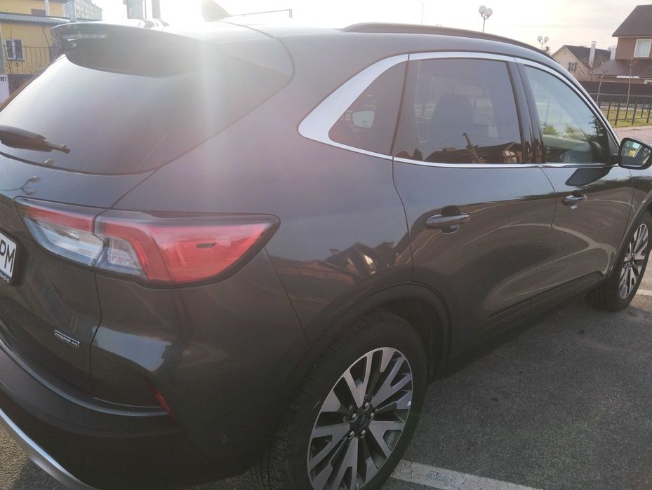 Ford Escape Titanium HYBRID 4wd  ( продаж обмін на житло Берегове)