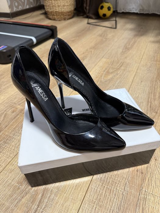 Туфли лодочки лакові шкіра на шпильці zara