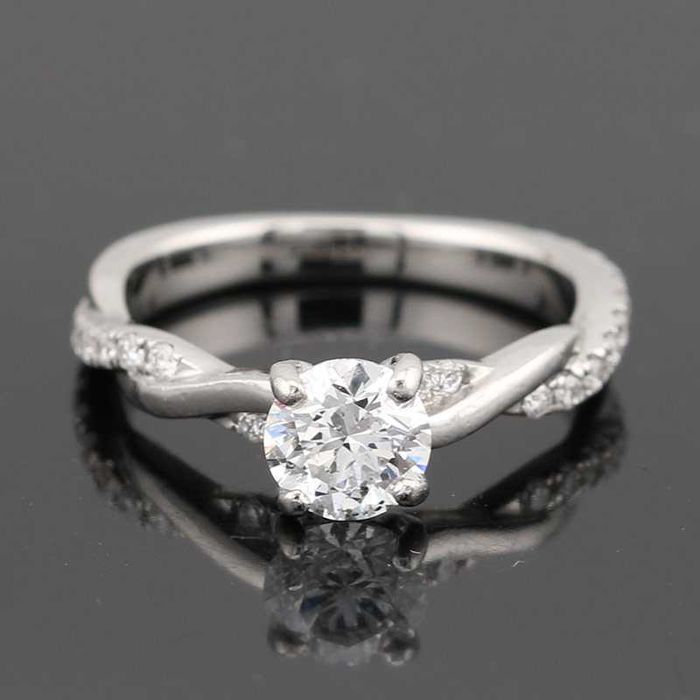 Platynowy pierścionek z diamentami 0.75ct ciekawy wzór zaręczyny