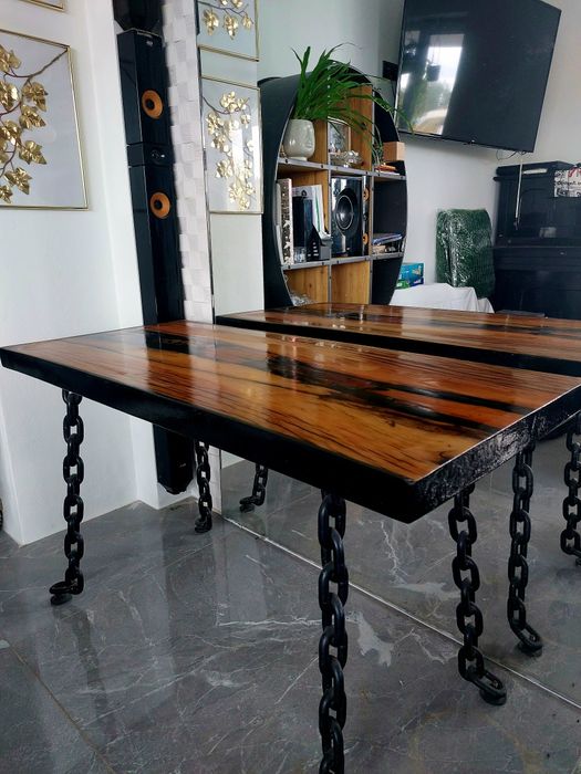 Stolik robiony na zamówienie żywica stal