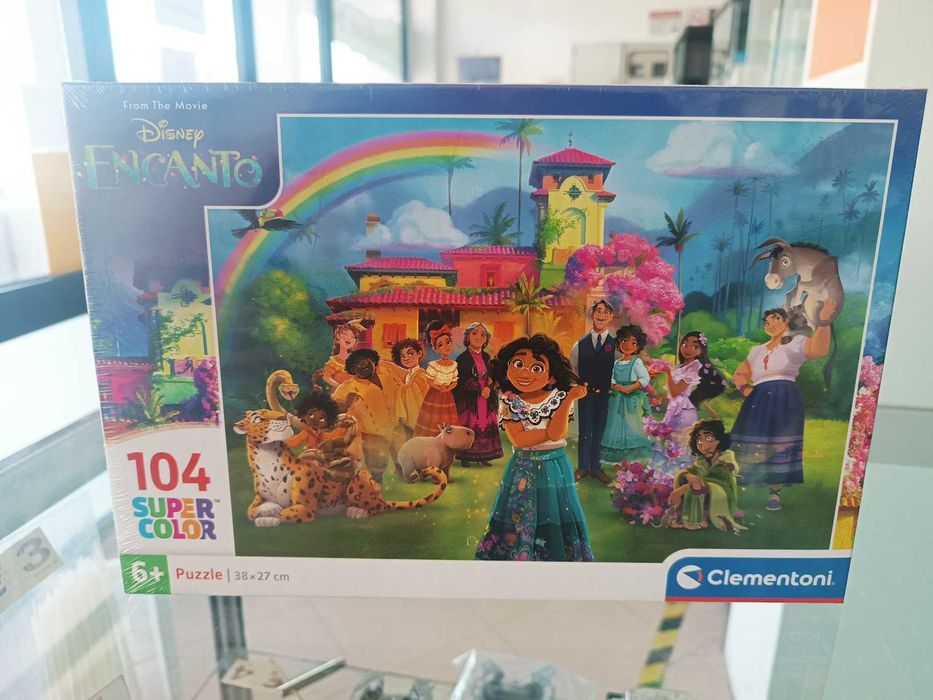 Puzzle Clementoni Disney Encanto Super Color 38x27cm 104 peças