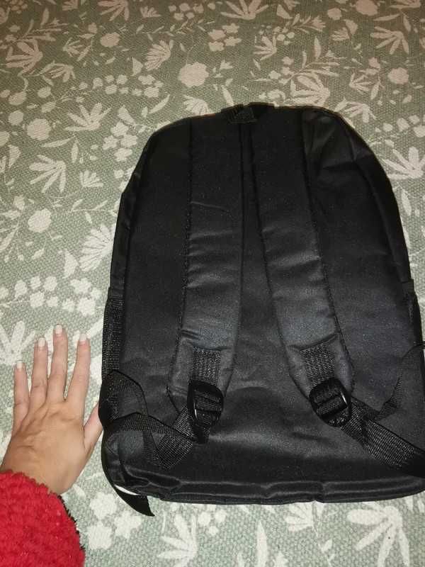 Mochila preta nova