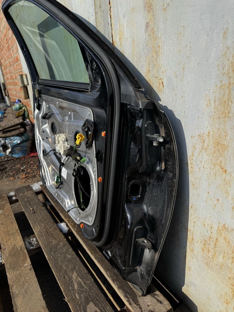 Дверь передняя левая Mercedes W204