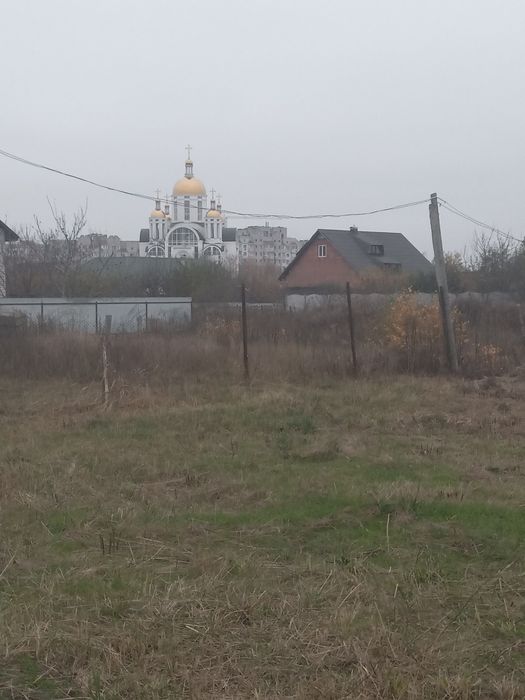 Продаю участок по Варшавской трассе в центре г. Буча.