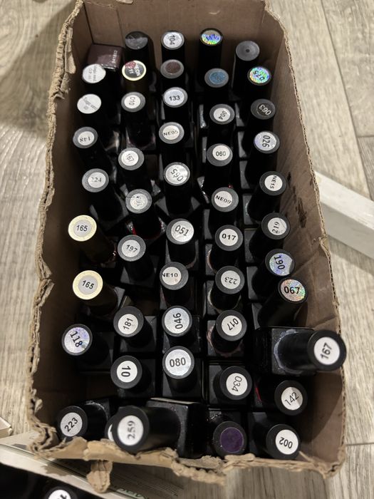 Лаки  б/у по 50 грн