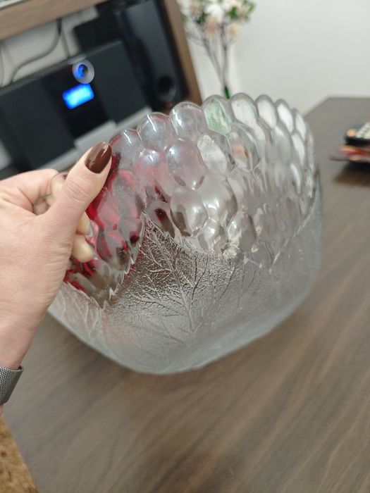 Taça de vidro com relevo