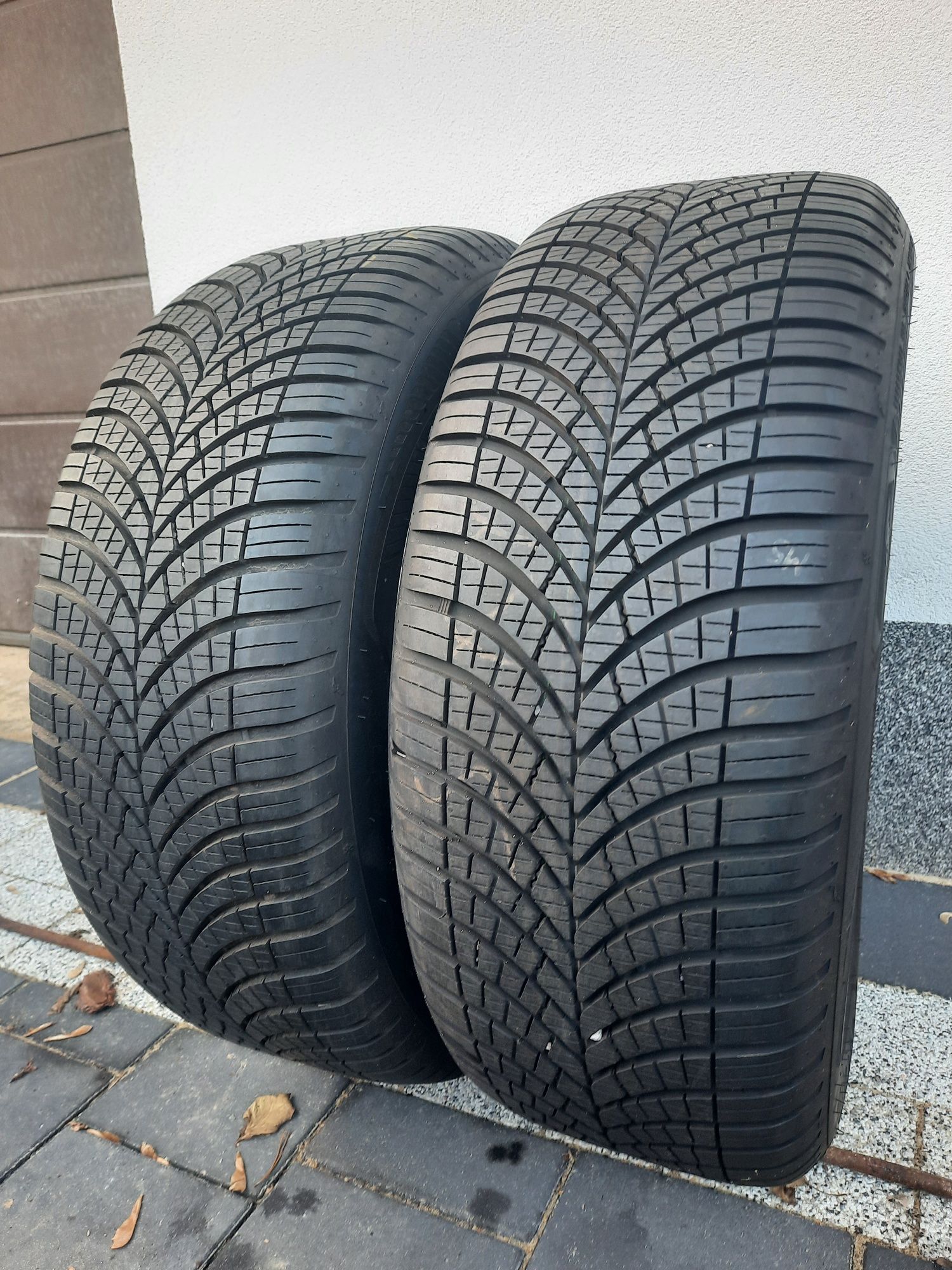 2 opony 225/55 R17 Goodyear Vector4seasons gen3 7mm 2021r