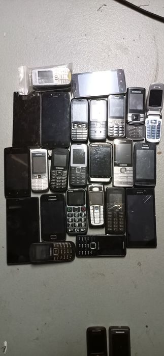 Stare telefony komórkowe 24szt