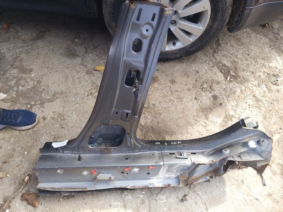 Стойка кузова центральная правая Mazda 3 (2015 гол)