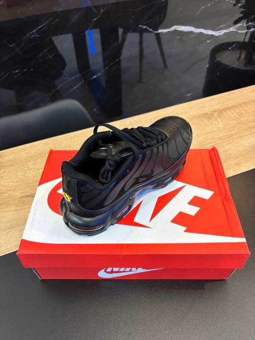 "Buty damskie Trampki"Nike_Air_Max_TN_Plus_czarny R.44