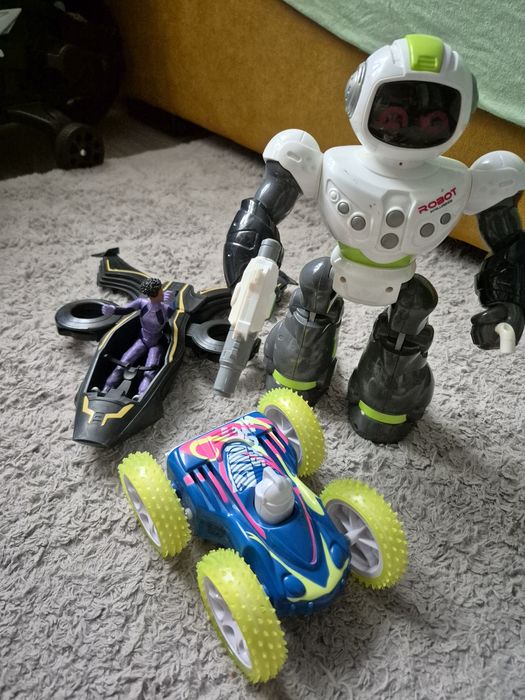 3 zabawki, 2 na baterie