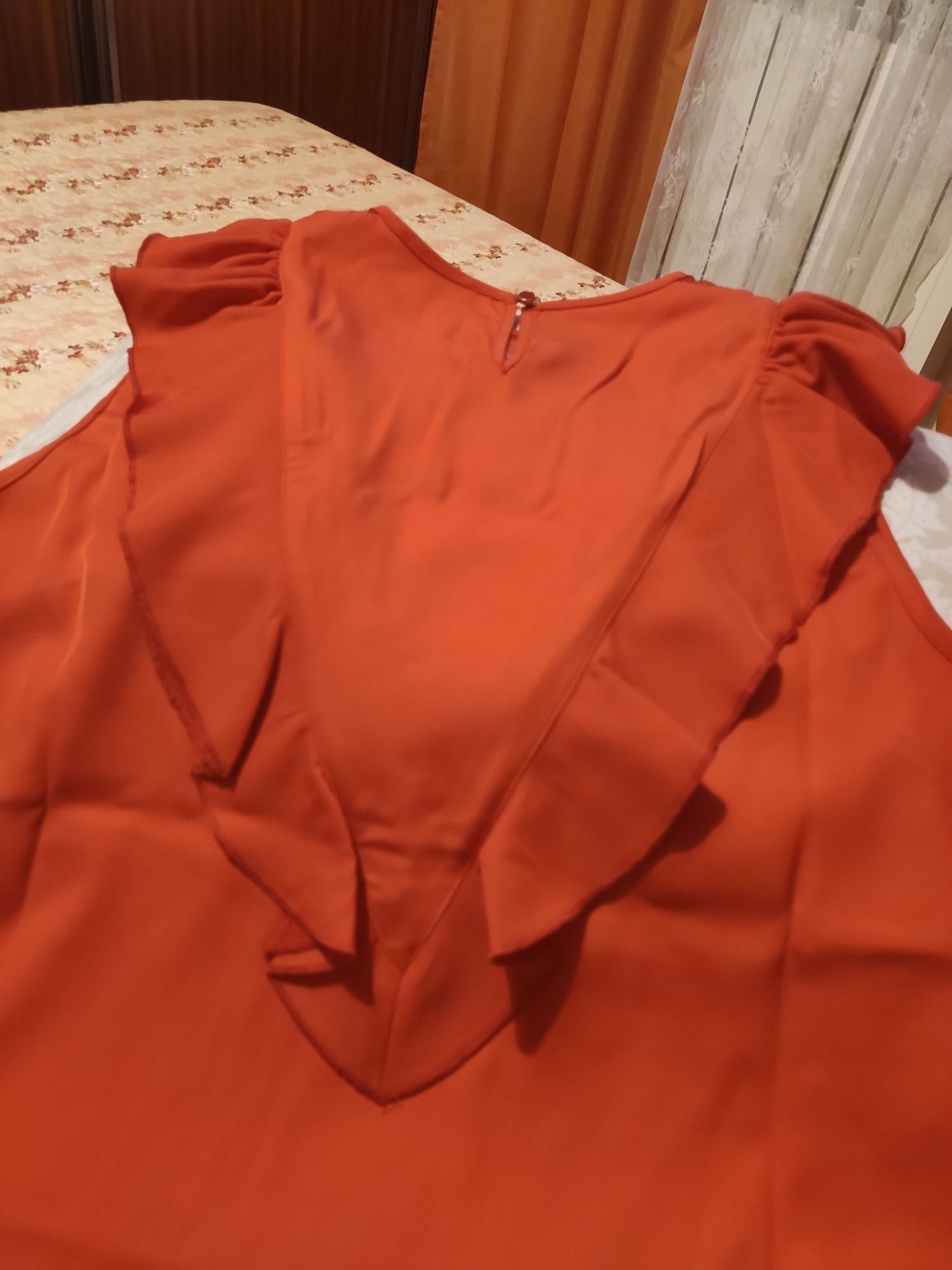 Top vermelho com transparência da marca Minueto