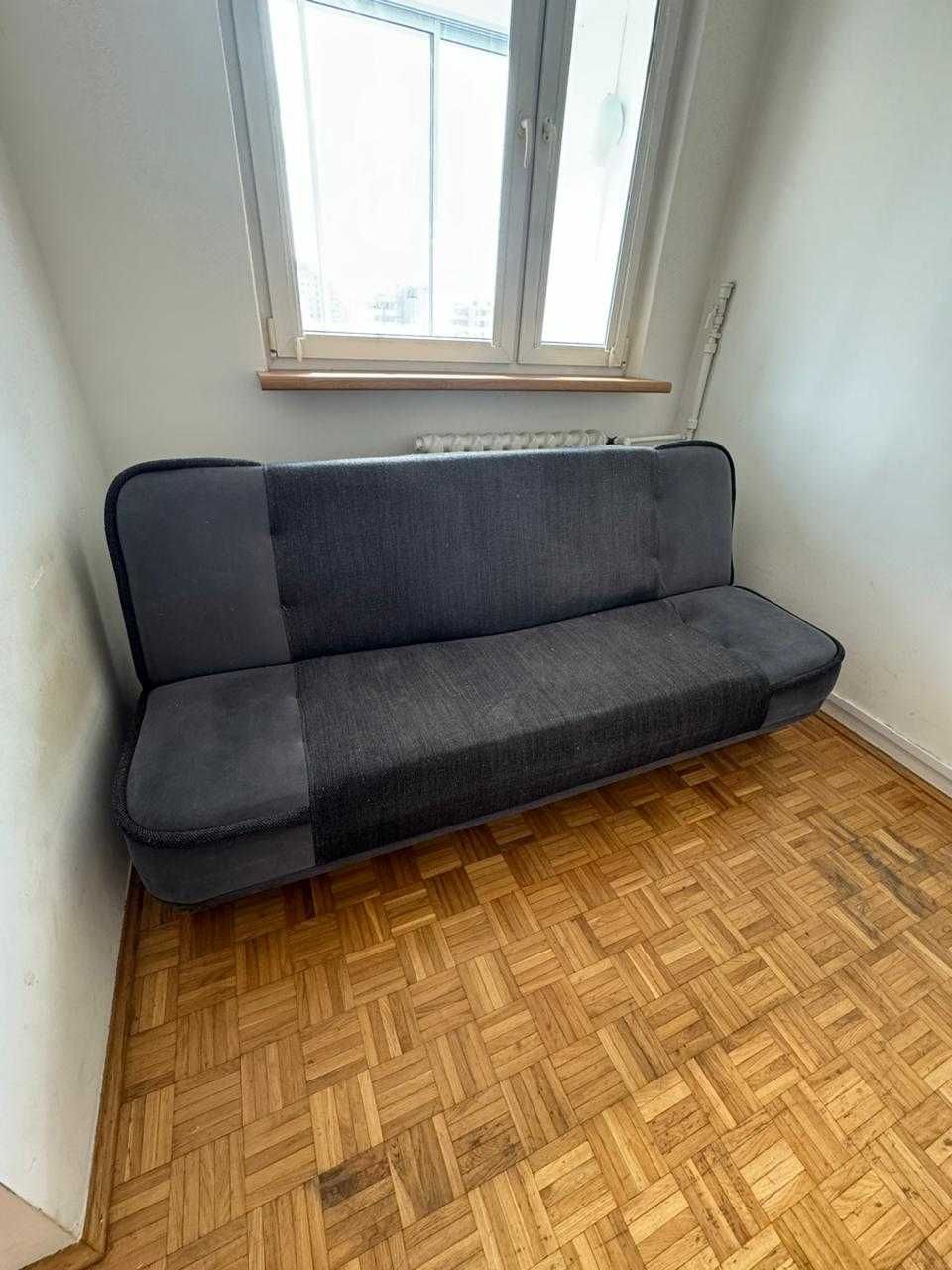 Sofa rozkladana w dobrym stanie