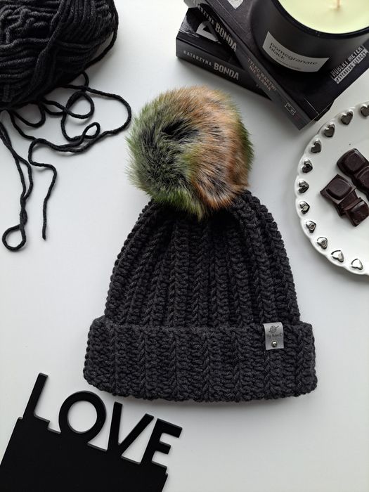Gruba i ciepła zimowa czapka z pomponem