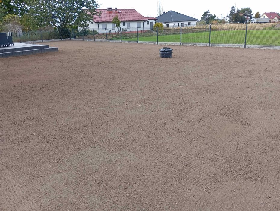 Zakładanie trawnika równanie terenu glebogryzarka kosiarka avant iseki