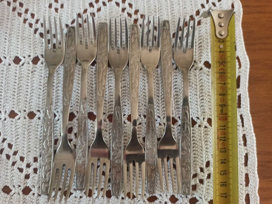 Widelce nierdzewne średniej wielkości, produkcja ZSRR. 9 szt.