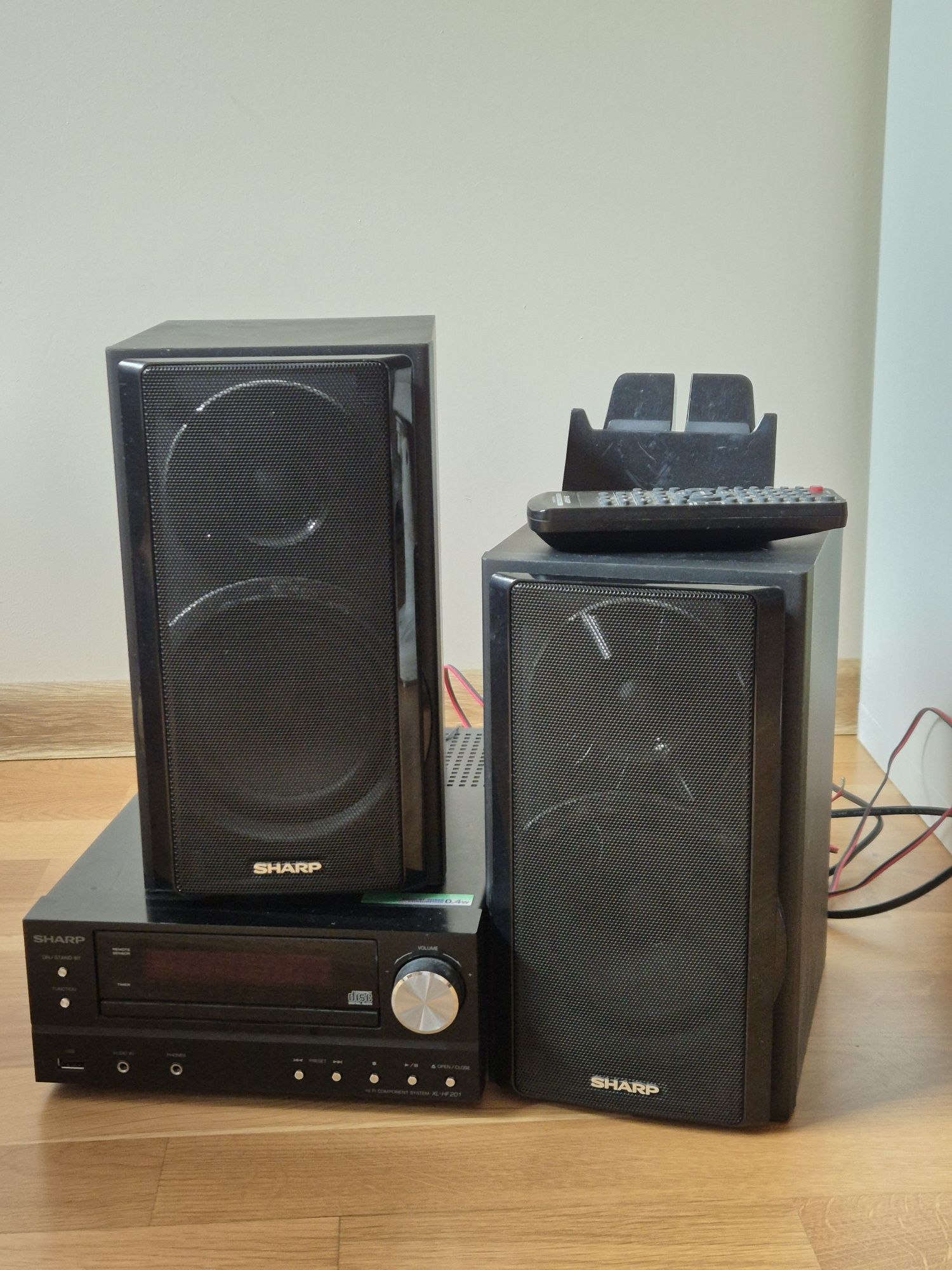 Wieża stereo Sharp XL-HF201PH z pilotem i głośnikami